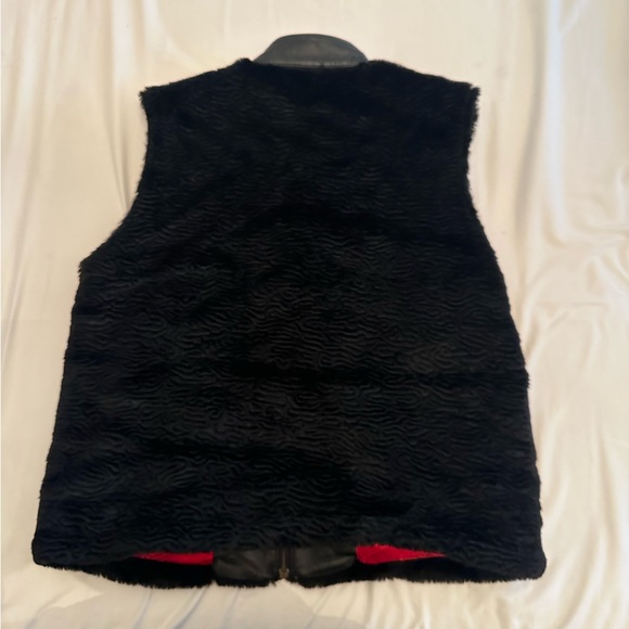 Chicos Faux Fur Vest Size 1 (Medium/8) Black fur vest with leather trim - Picture 3 of 5